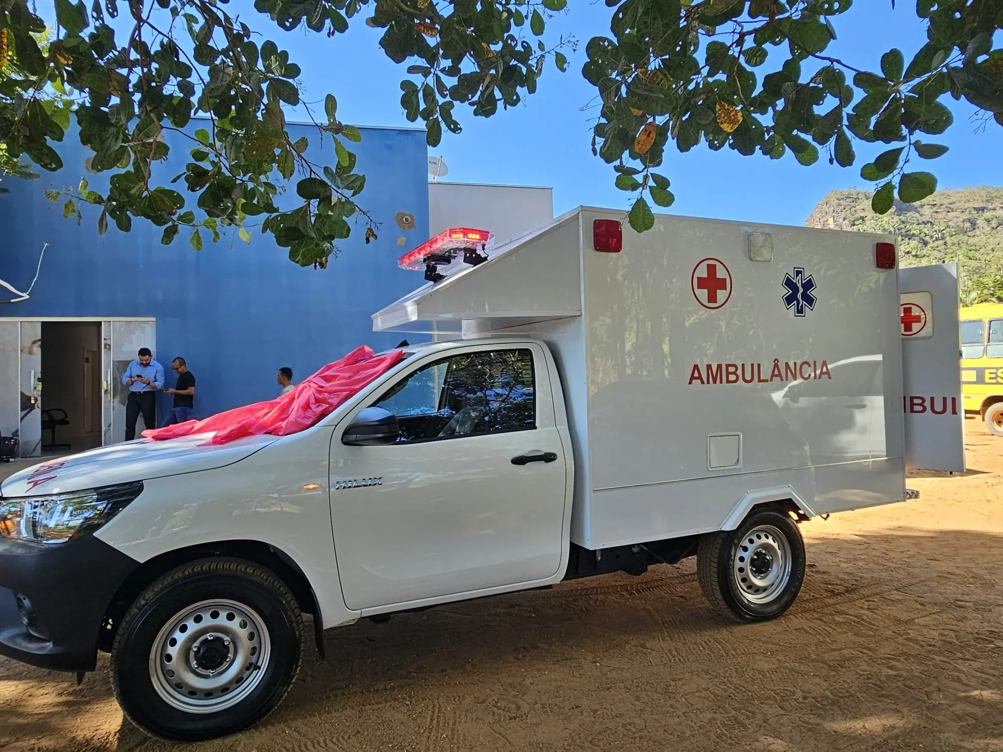 Comunidade Pedreira recebe ambulância para atendimento e transporte de pacientes